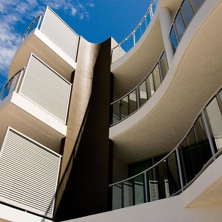 At Marina Shores Airlie Beach Esterno foto The exterior of the building