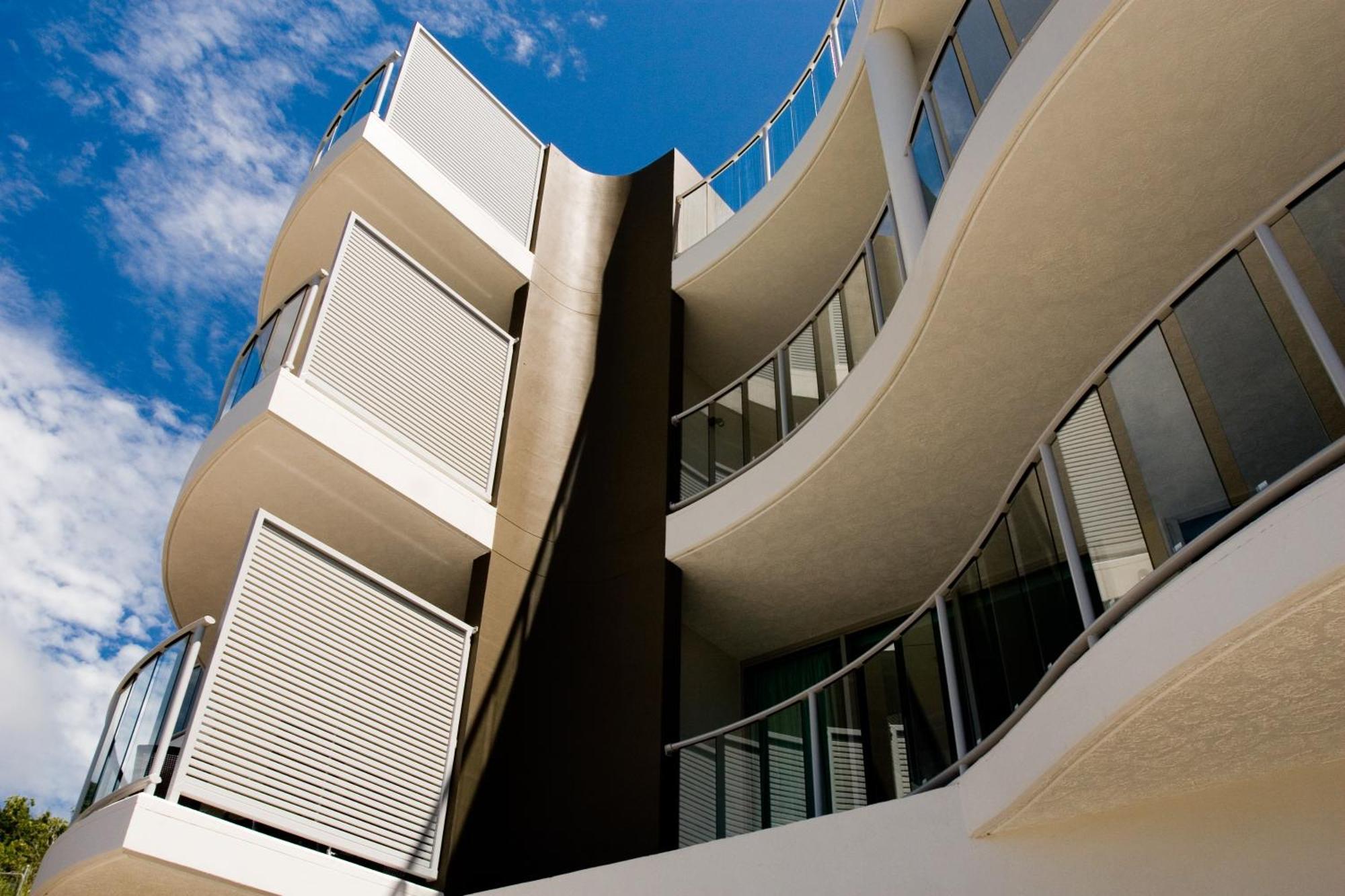 At Marina Shores Airlie Beach Esterno foto The exterior of the building
